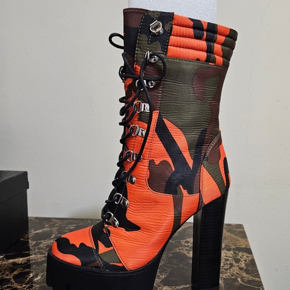 AZALEA WANG PUT IT DOWN ON ME CHUNKY HEEL CAMO - 8.5 - Picture 5 of 9